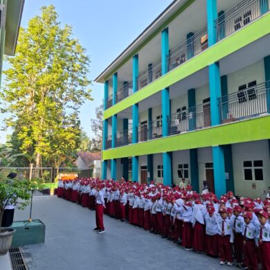 Hari Pertama Masuk Sekolah, MI Modern Satu Atap Al Azhary Sambut Peserta Didik dengan Semangat Baru dan Wajah Madrasah yang Lebih Representatif