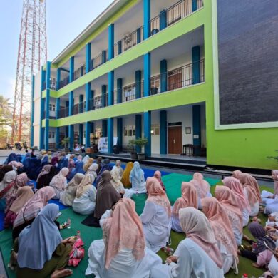 MI Modern Al Azhary Bersama Pengurus Komite Hadirkan Majelis Ilmu Penuh Hikmah, Menguatkan Ikhtiar Mewujudkan Generasi Sholeh dan Penuh Keberkahan