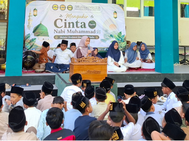 Menjemput Berkah Maulid, MI Modern Al Azhary Mengukir Cinta kepada Nabi Muhammad SAW melalui Sholawat dan Cerita Mulia